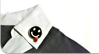 Collar with a smiley pin